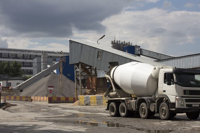 Factors to consider when selecting concrete delivery services