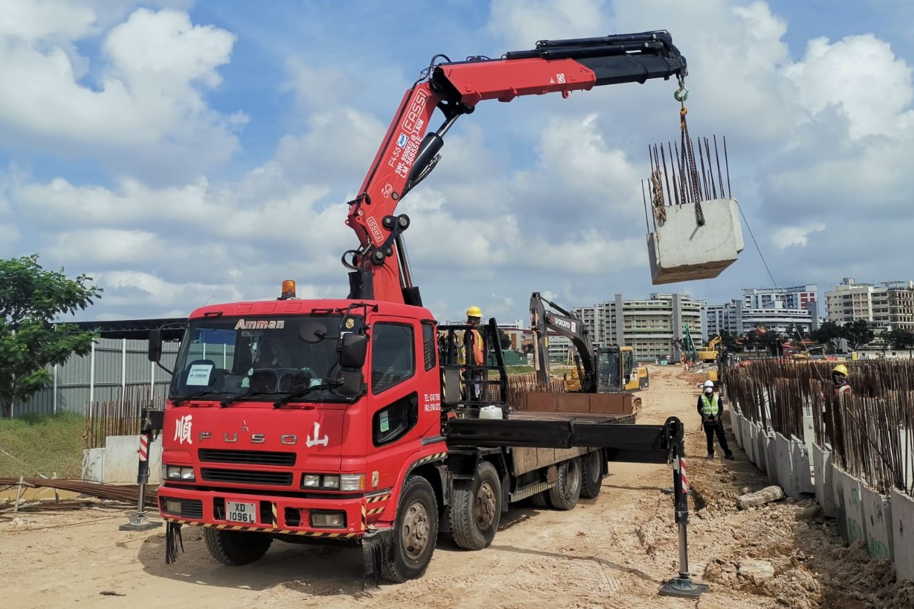 Learn more about lorry cranes in Singapore here.
